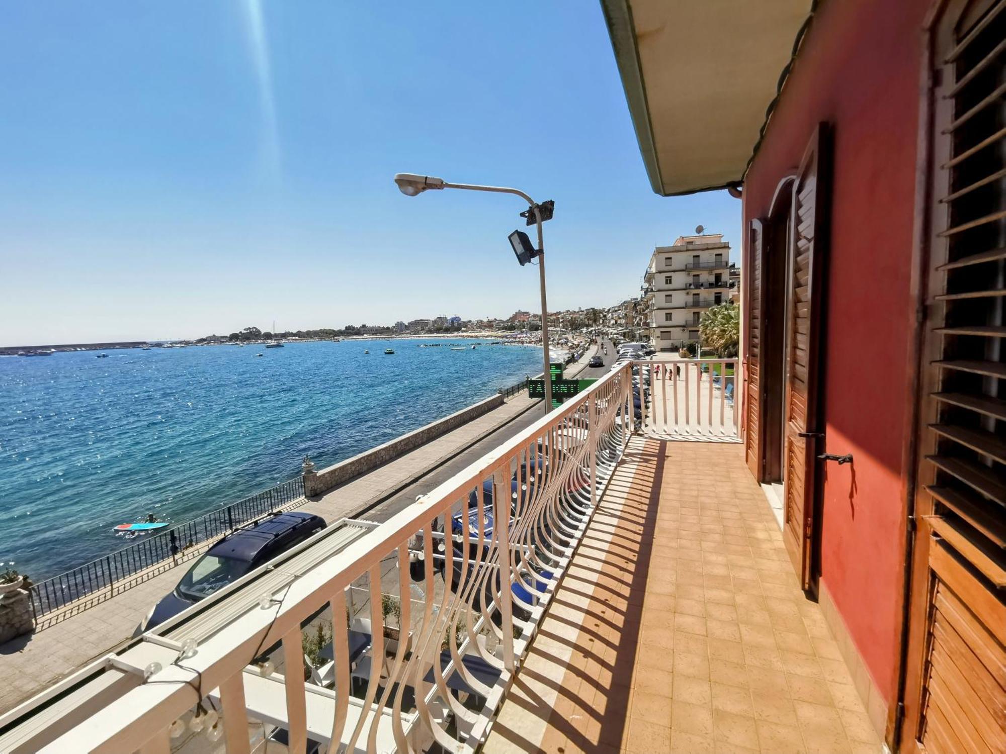Super Panorama & Astonishing Apartment Seaview Giardini-Naxos Habitación foto